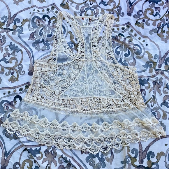 Vivid Collection of NY | Crochet Lace Tank Medium - Picture 4 of 5